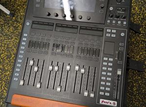 Behringer Wing Compact incl. Waves Card Waves Server DL32 and SKB Case